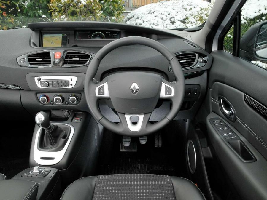 Торпедо Renault Scenic 2012 года  (UK) (фото 4 из 13)